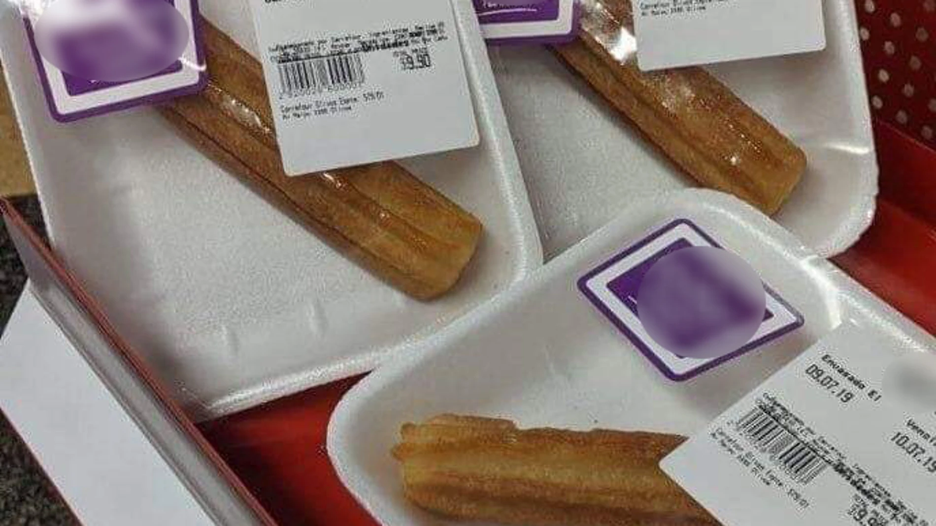 Un churro envuelto en plástico Un churro envuelto en plástico