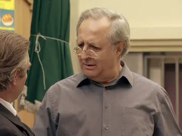 'Amar es para siempre': Un generoso Pelayo hace un gran favor al hijo del carnicero 'Amar es para siempre': Un generoso Pelayo hace un gran favor al hijo del carnicero