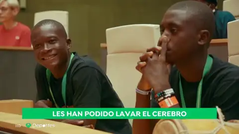 Continúan desaparecidos los dos menores que se fugaron antes de coger el vuelo de regreso a Sierra Leona tras jugar la Donosti Cup Continúan desaparecidos los dos menores que se fugaron antes de coger el vuelo de regreso a Sierra Leona tras jugar la Donosti Cup