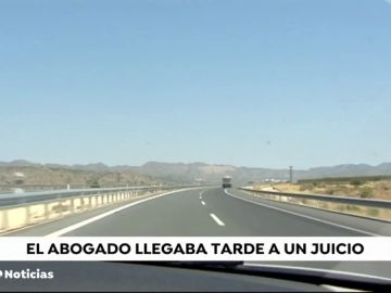 Un abogado confunde el lugar de un juicio y es pillado por la Guardia Civil a 200 kilómetros por hora