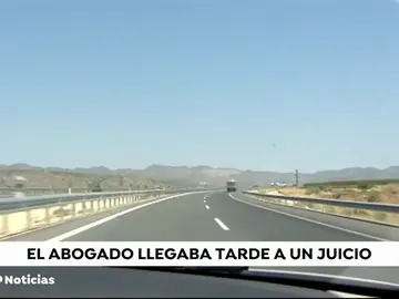 Un abogado confunde el lugar de un juicio y es pillado por la Guardia Civil a 200 kilómetros por hora Un abogado confunde el lugar de un juicio y es pillado por la Guardia Civil a 200 kilómetros por hora