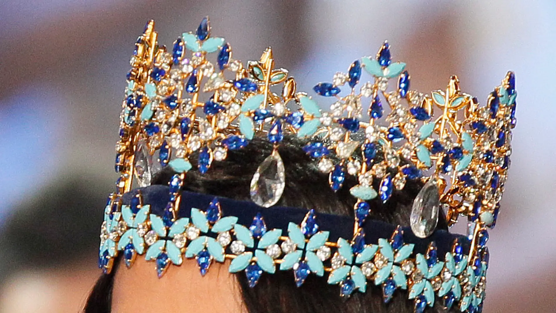 Corona de un certamen de belleza