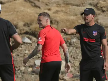 Kieran Trippier, en su primer entrenamiento como colchonero Kieran Trippier, en su primer entrenamiento como colchonero