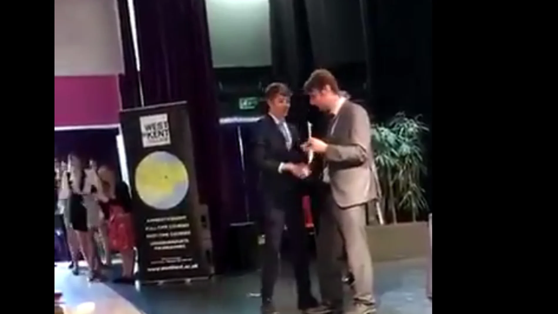 Joven consigue que su vídeo de su graduación se vuelva viral Joven consigue que su vídeo de su graduación se vuelva viral