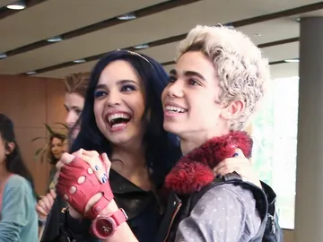 Sofia Carson y Cameron Boyce, actores de 'Los Descendientes' Sofia Carson y Cameron Boyce, actores de 'Los Descendientes'