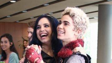 Sofia Carson y Cameron Boyce, actores de 'Los Descendientes' Sofia Carson y Cameron Boyce, actores de 'Los Descendientes'