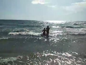 La Guardia Civil rescata a una mujer a punto de morir ahogada en Torrevieja