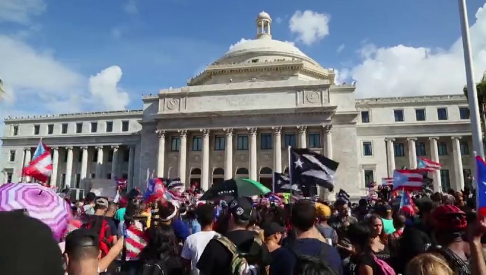 Puerto Rico sale a la calle en una masiva protesta para exigir la salida de su gobernador