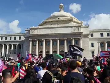 Puerto Rico sale a la calle en una masiva protesta para exigir la salida de su gobernador Puerto Rico sale a la calle en una masiva protesta para exigir la salida de su gobernador