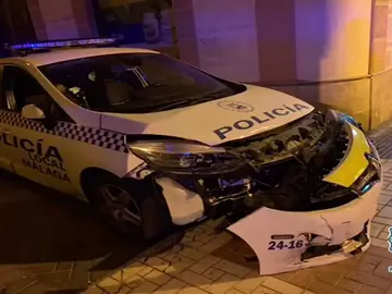 Detenido un delincuente peligroso tras embestir con un coche robado un vehículo policial en Málaga Detenido un delincuente peligroso tras embestir con un coche robado un vehículo policial en Málaga