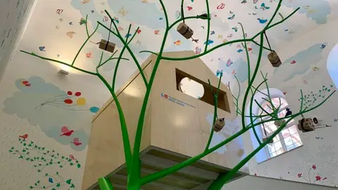 El Retiro inspira la decoración de una de las plantas del Hospital Niño Jesús en buenas manos