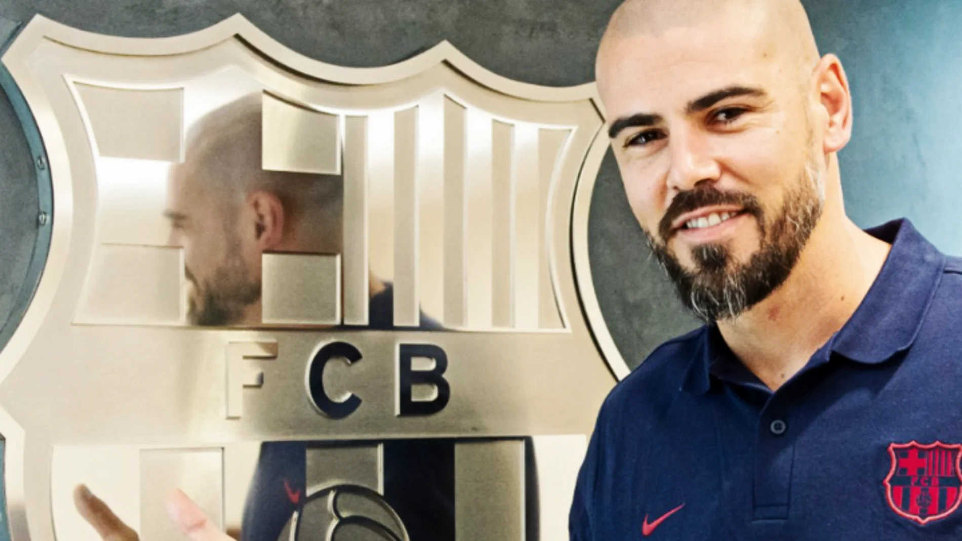 Víctor Valdés vuelve al Barcelona como entrenador del juvenil "A" Víctor Valdés vuelve al Barcelona como entrenador del juvenil "A"