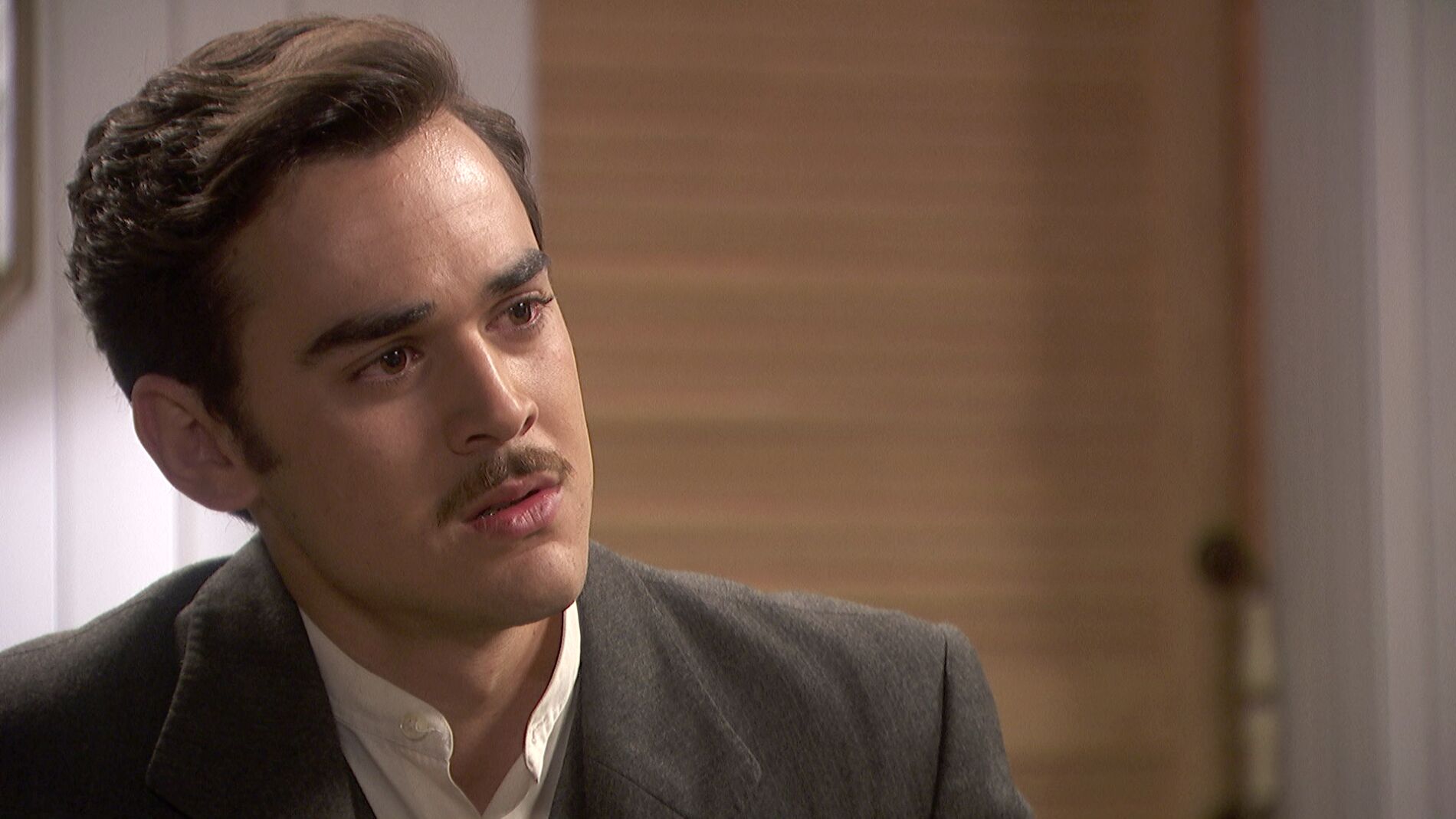 'El secreto de Puente Viejo': Mar&iacute;a se enfrenta con Mat&iacute;as por sus dolores de espalda