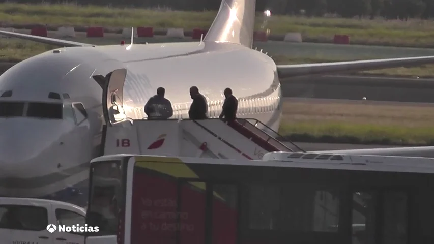 Encuentran un feto momificado en un avión en la T4 de Barajas Encuentran un feto momificado en un avión en la T4 de Barajas