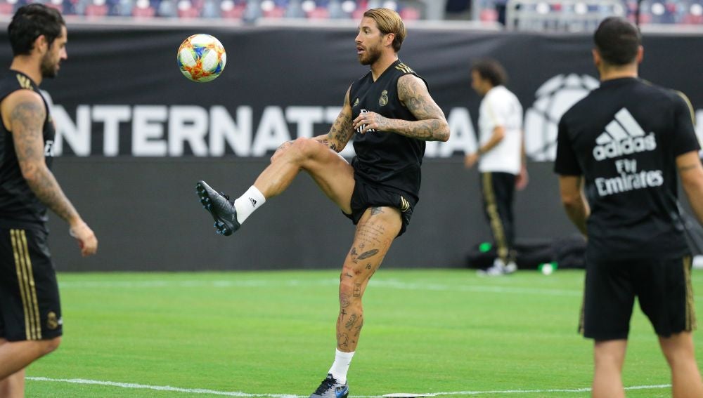 Sergio Ramos en el entrenamiento previo al partido