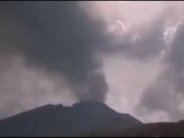 Más de mil afectados en Perú por la erupción del volcán 'Ubinas'