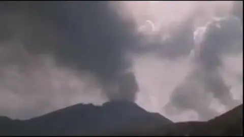 Más de mil afectados en Perú por la erupción del volcán 'Ubinas' Más de mil afectados en Perú por la erupción del volcán 'Ubinas'