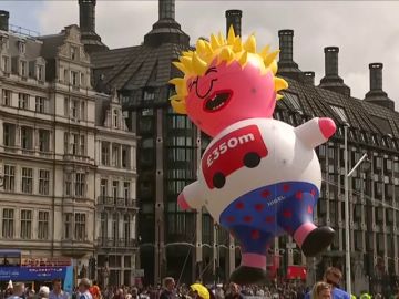 Una caricatura flotante de Boris Johnson abandera la nueva marcha contra el Brexit en Londres