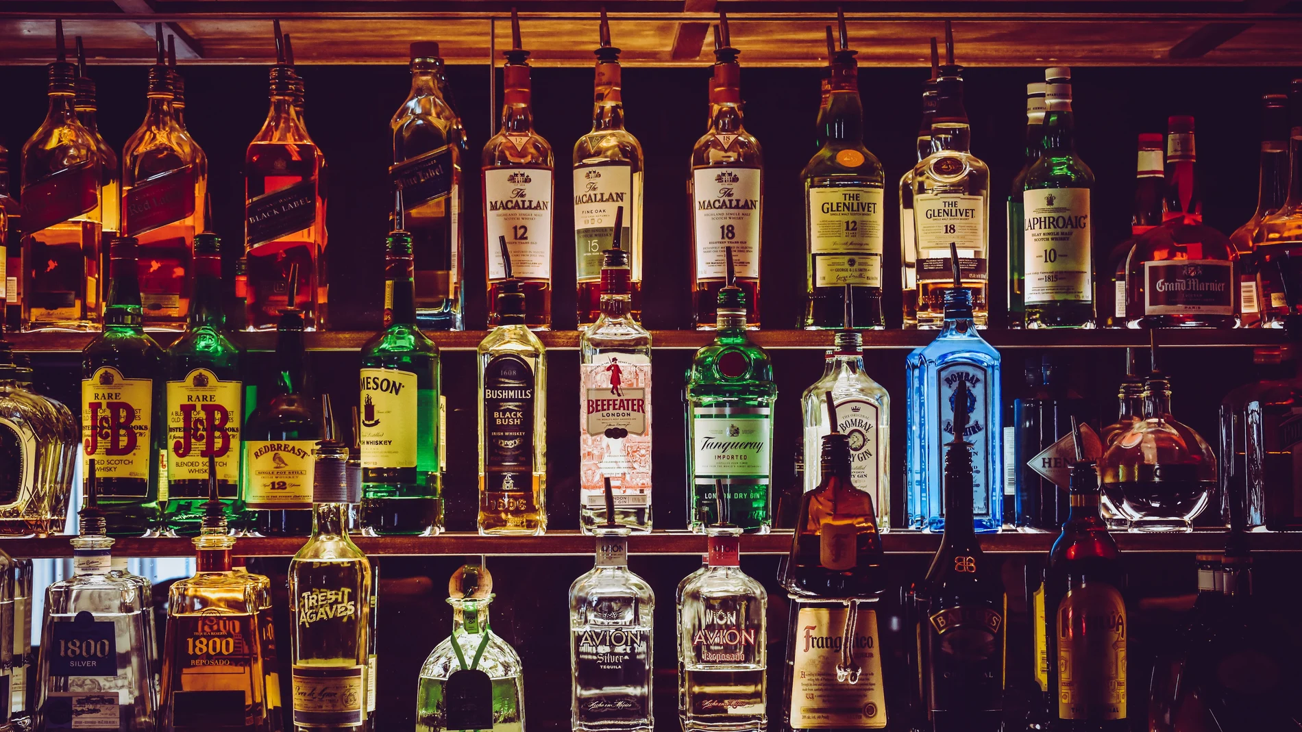 Botellas de alcohol Botellas de alcohol