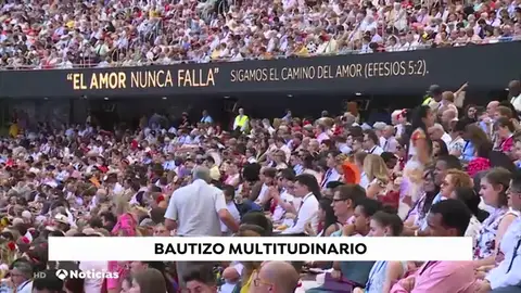 Los testigos de Jehová bautizan a más de 400 personas este fin de semana en Madrid Los testigos de Jehová bautizan a más de 400 personas este fin de semana en Madrid