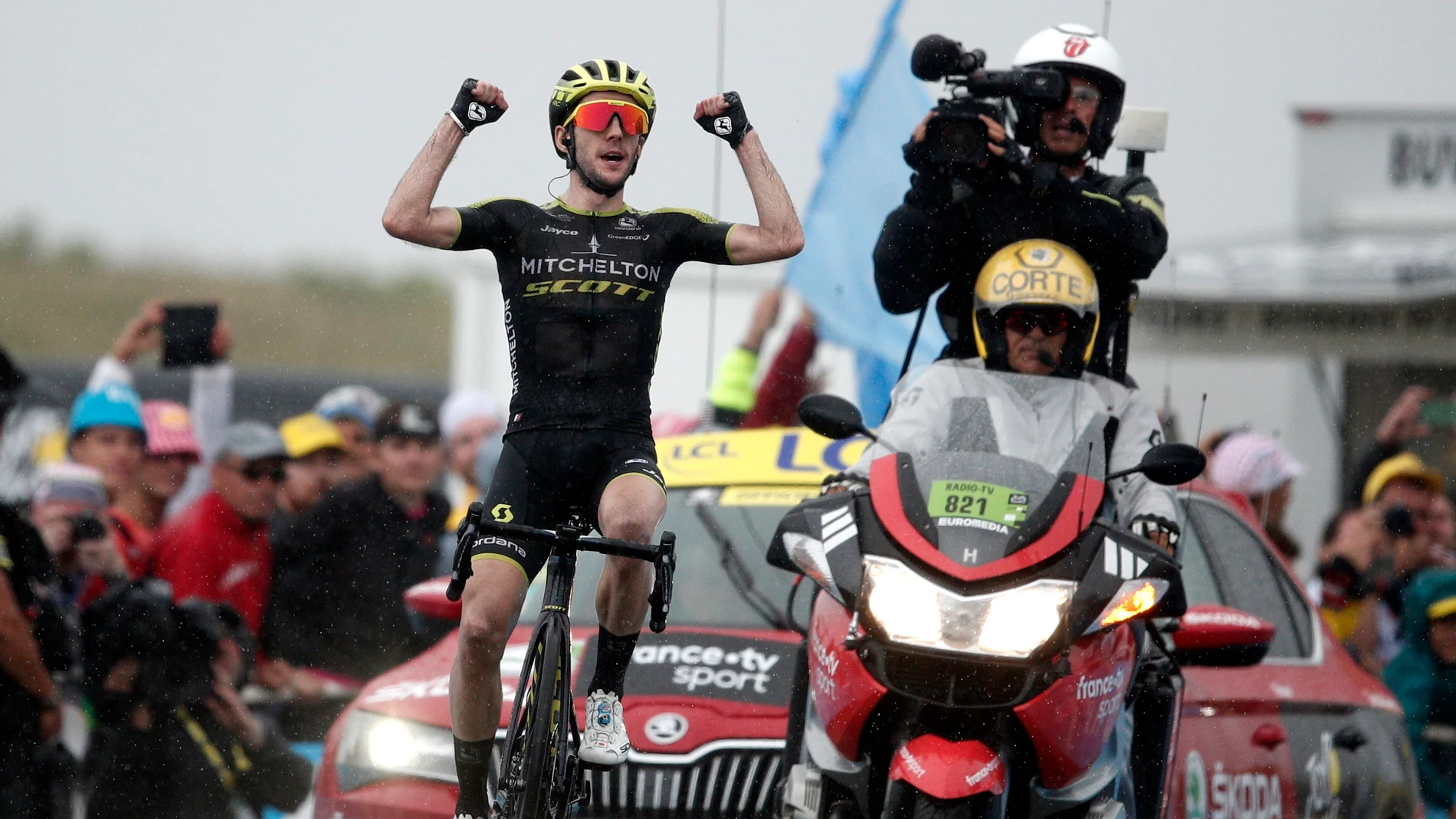 Simon Yates celebra su segundo triunfo de etapa en el Tour de Francia Simon Yates celebra su segundo triunfo de etapa en el Tour de Francia