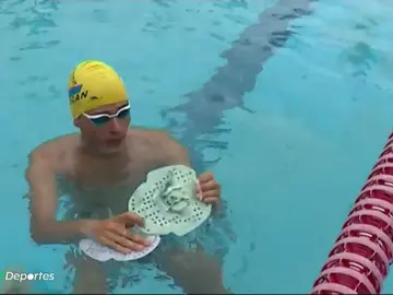 La bonita inicitativa de Carlos Sosa: crear palas de natación con plástico reciclable para la lucha contra el cáncer La bonita inicitativa de Carlos Sosa: crear palas de natación con plástico reciclable para la lucha contra el cáncer