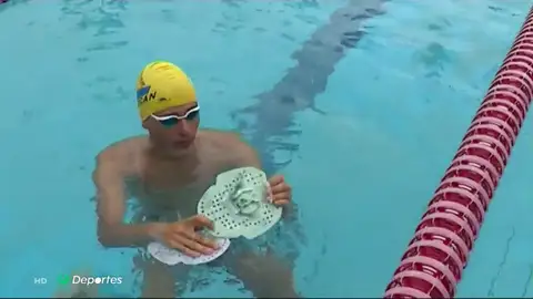 La bonita inicitativa de Carlos Sosa: crear palas de natación con plástico reciclable para la lucha contra el cáncer La bonita inicitativa de Carlos Sosa: crear palas de natación con plástico reciclable para la lucha contra el cáncer