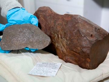 Un hombre guarda una meteorito creyendo que tenía oro 