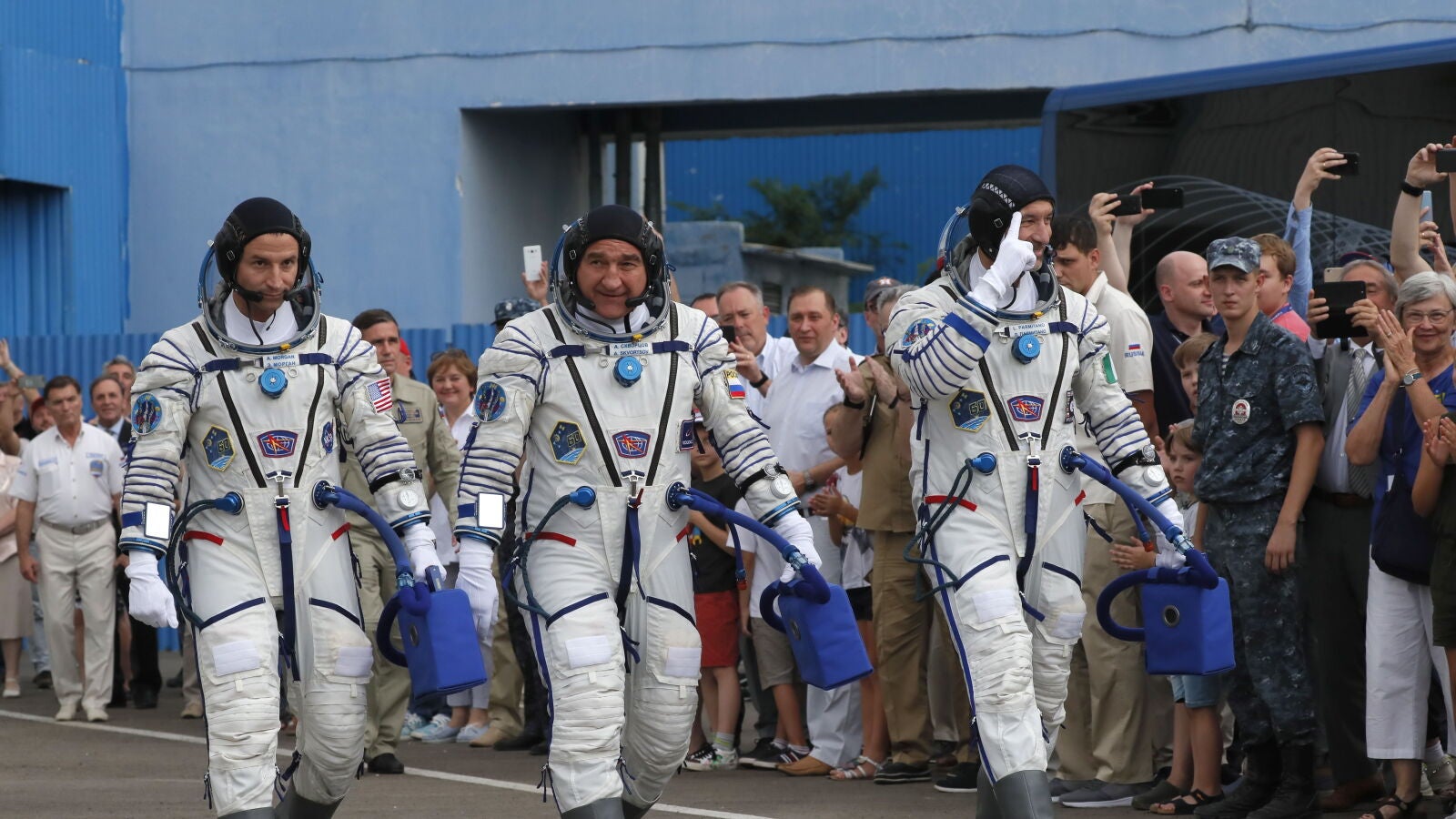 La nave Soyuz arriba a la Estación Espacial Internacional en homenaje al Apolo 11
