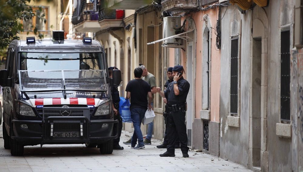 Los Mossos en la operación contra una red de ladrones violentos en Barcelona