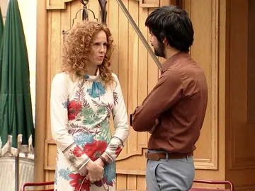 Ana, cada vez más cerca de Vicente al preocuparse por su madre Ana, cada vez más cerca de Vicente al preocuparse por su madre