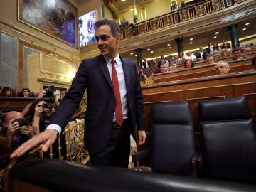 Pedro Sánchez enfila su escaño en el Congreso