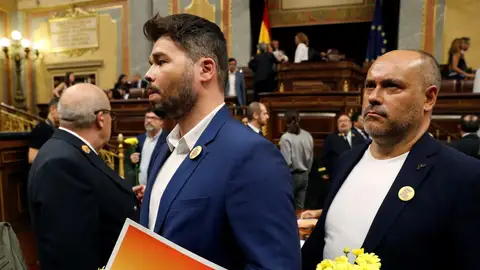 El portavoz de ERC, Gabriel Rufián, a su llegada al debate de investidura El portavoz de ERC, Gabriel Rufián, a su llegada al debate de investidura
