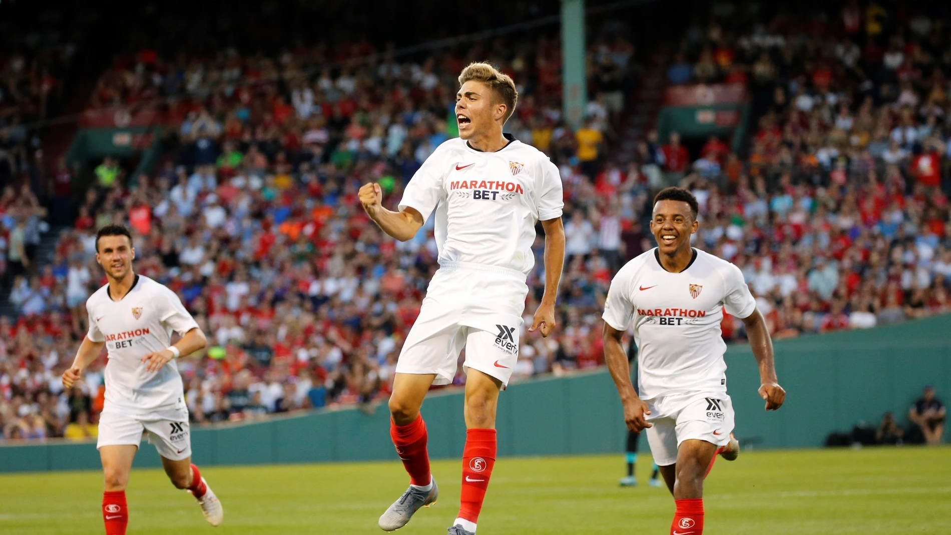 El jugador del Sevilla Alejandro Pozo celebra luego de anotar un gol este domingo El jugador del Sevilla Alejandro Pozo celebra luego de anotar un gol este domingo