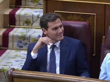 Albert Rivera durante el debate de Sánchez: "¡Qué morro!" Albert Rivera durante el debate de Sánchez: "¡Qué morro!"