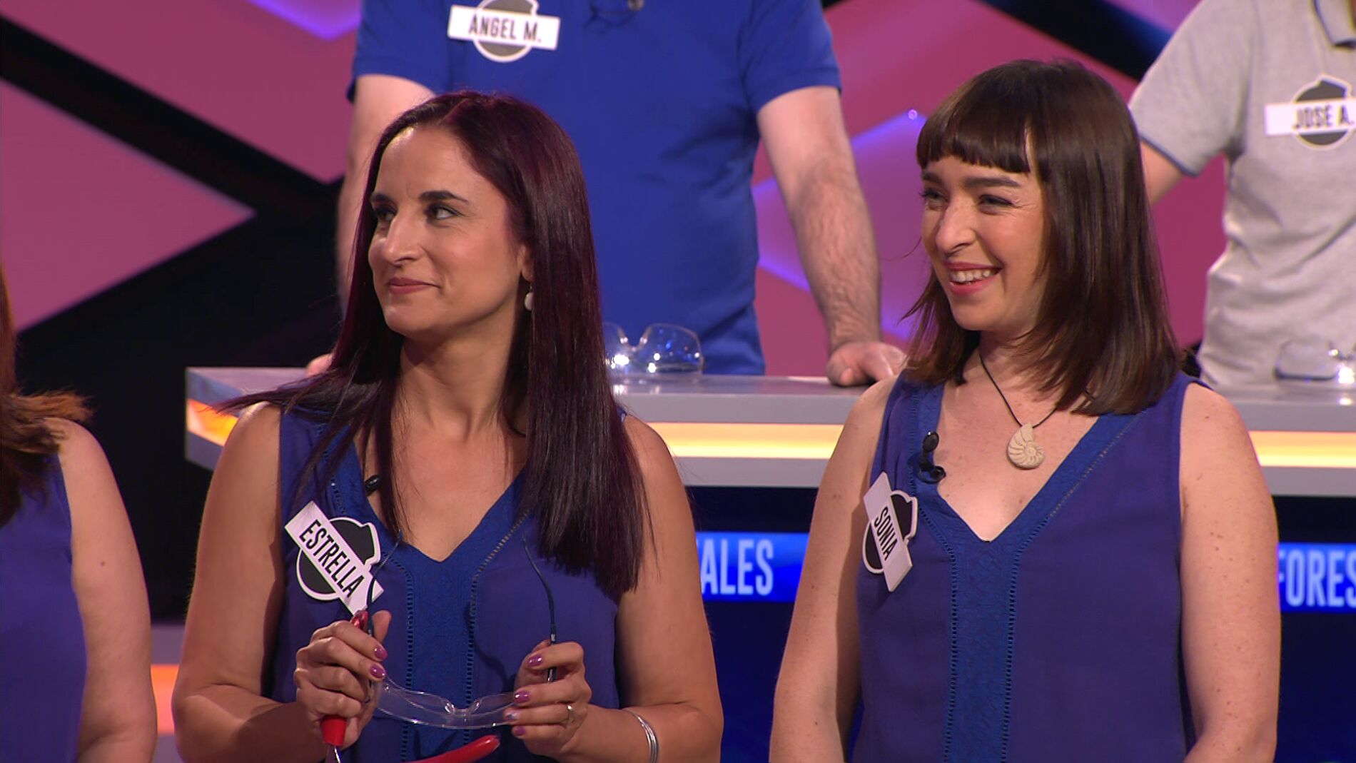 Pocahontas acompa&ntilde;a a las 'Astromonas' durante la primera bomba de '&iexcl;Boom!'