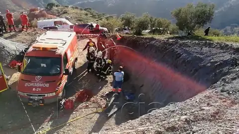 La Guardia Civil confirma que Julen fue sepultado por la tierra que fue arrastrando La Guardia Civil confirma que Julen fue sepultado por la tierra que fue arrastrando