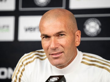 Zidane compareciendo en rueda de prensa