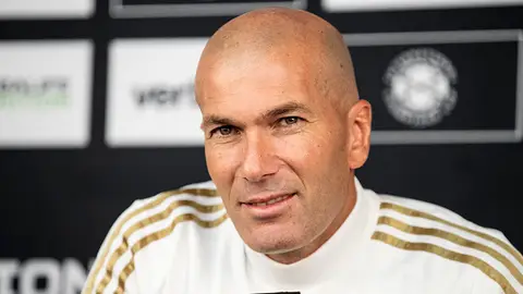 Zidane compareciendo en rueda de prensa Zidane compareciendo en rueda de prensa