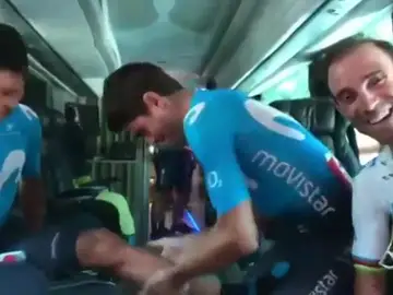 El Movistar Team llama a la tranquilidad y al que muchos aficionados lo ven como una 'pantomima' El Movistar Team llama a la tranquilidad y al que muchos aficionados lo ven como una 'pantomima'