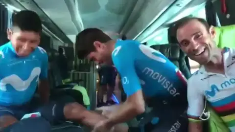 El Movistar Team llama a la tranquilidad y al que muchos aficionados lo ven como una 'pantomima' El Movistar Team llama a la tranquilidad y al que muchos aficionados lo ven como una 'pantomima'