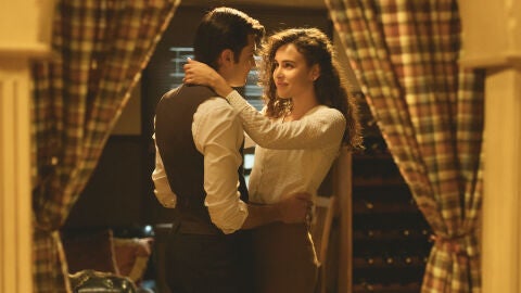 La conversación que tuvieron Lola y Prudencio hace que recapaciten y se olviden de los reproches. Prudencio le confiesa que es la única mujer a la que ha amado y no puede estar sin ella. Finalmente, la pareja termina besándose y así jurándose su amor.