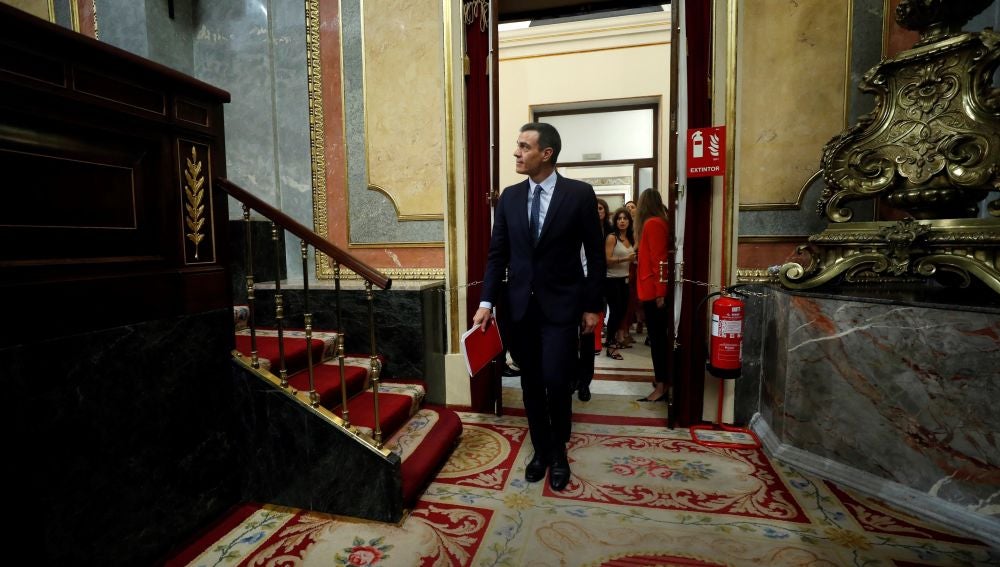 Pedro Sánchez entra en el salón del Congreso de los Diputados