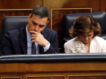 Pedro Sánchez y Carmen Calvo en el Congreso