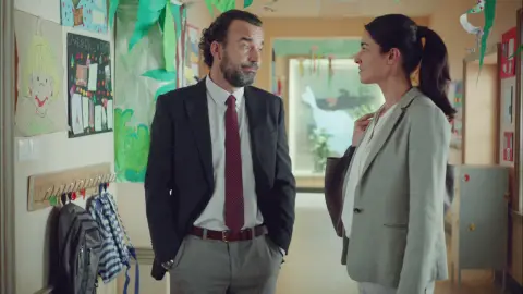 Miguel Regueiro es Esparza en 'Bajo Sospecha' Miguel Regueiro es Esparza en 'Bajo Sospecha'