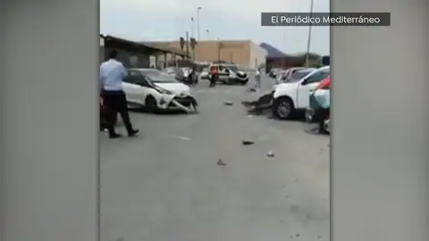 Un camionero se estampa contra una fila de nueve coches en la localidad valenciana de Onda Un camionero se estampa contra una fila de nueve coches en la localidad valenciana de Onda