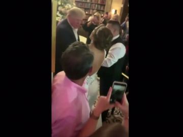 Trump se cuela en una boda en su club de golf en Nueva Jersey Trump se cuela en una boda en su club de golf en Nueva Jersey