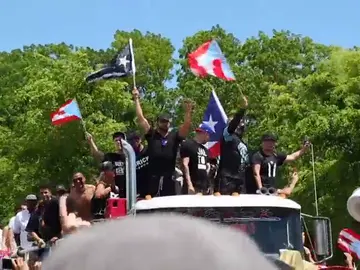 Ricky Martín se une a otros artistas puertorriqueños que piden la renuncia de Rosselló Ricky Martín se une a otros artistas puertorriqueños que piden la renuncia de Rosselló