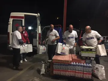 Cruz Roja atendiendo a los scouts desalojados Cruz Roja atendiendo a los scouts desalojados