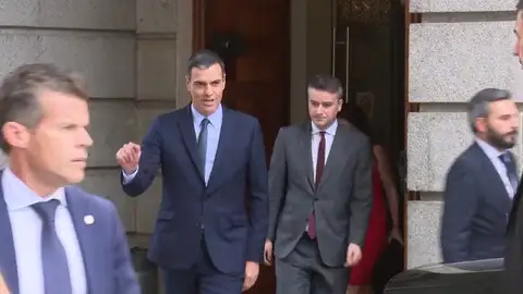 Pedro Sánchez prepara con su equipo una nueva oferta a Podemos Pedro Sánchez prepara con su equipo una nueva oferta a Podemos
